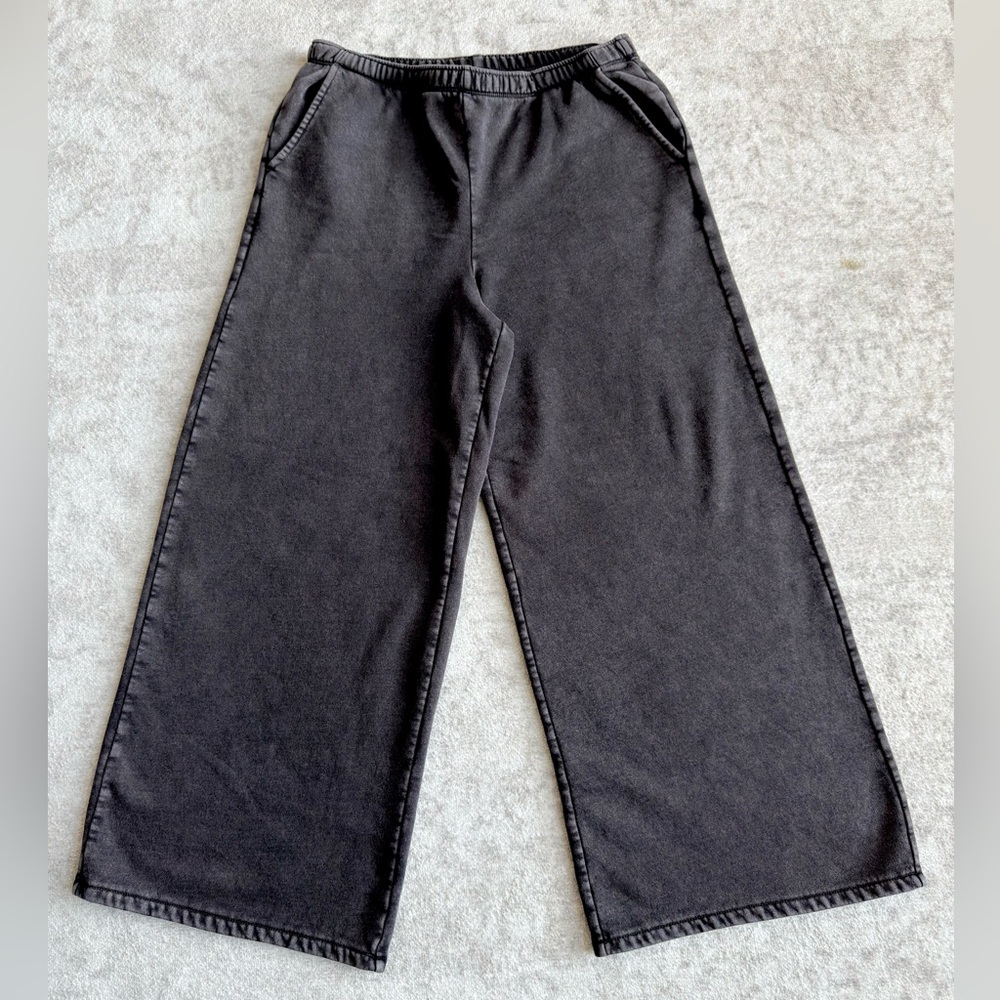 GAP Soft Baggy Wide-Leg
Sweatpants (Petite Medium) Charcoal Grey